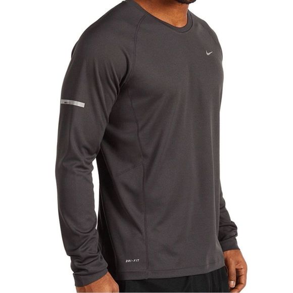 NEW Men's Extra Large NIKE MILLER LONG SLEEVE RUNNING SHIRT Black 744710 060 U-0 - Picture 1 of 3